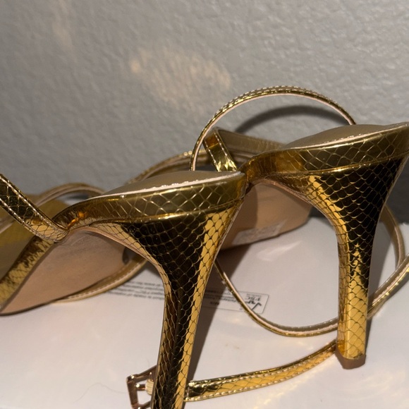 Fashion Nova Shiny Gold Heels - Picture 4 of 4